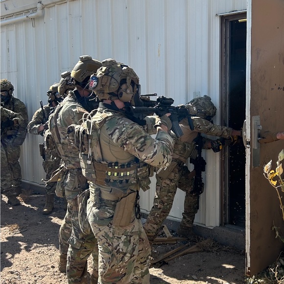 Meet your Posher, Hunter - Picture 1 of 1